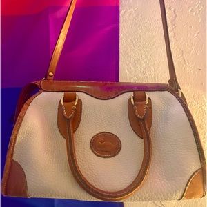 Good condition, Dooney&Bourke vintage 1980’s purse.